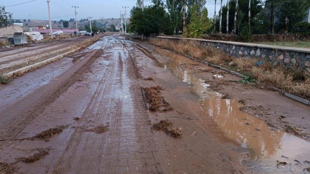 Bitlis'te Sağanak Sel ve Taşkınlara Neden Oldu