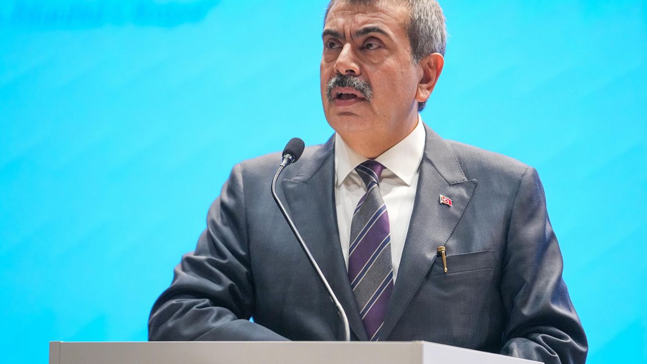 Bakan Tekin: İmam hatip okullarını marka haline getireceğiz.