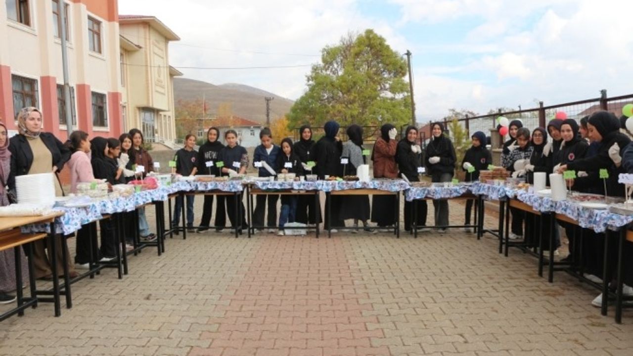 Okullarda Gazze'ye yararına kermes düzenlendi!