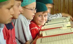 Kutsal Emanetin Yüklenmiş Halife: İnsan