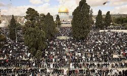 Mescid-i Aksa'da Ramazan'ın İlk Cuma Namazı Binlerce Filistinliyi Buluşturdu