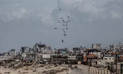 Hamas'tan açıklama: Gazze'de uçaklardan atılan yardım paketleri yüzünden 18 Filistinli şehit oldu
