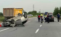Sakarya’da Kavşak Kaza Getirdi: Otomobil Takla Attı