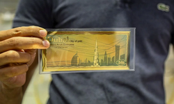 Dubai'de 24 Ayar Altın Banknotları Satışa Sunuldu