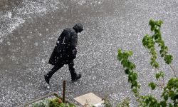 Ankara'da Dolu ve Sağanak Yağış: Evler ve Yollar Beyaza Büründü
