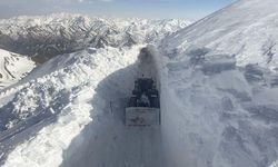 Hakkari'deki Üs Bölgesinin Yolu Kar Nedeniyle Kapandı, Bir Haftalık Çalışma Sonucunda Açıldı