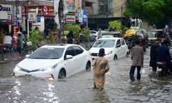Sel Felaketi Umman ve Pakistan'da Onlarca Can Aldı