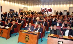 Yalova Belediye Meclisi'nden Yeni Dönemde Görev Dağılımı: Başkan Vekilleri ve Komisyon Üyeleri Belirlendi