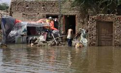 Pakistan'da şiddetli yağış: 2 ev çöktü, 10 ölü