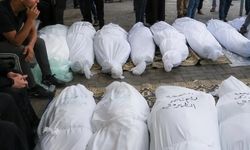 Şu ana kadar Hamas, Gazze'de 7 toplu mezarın bulunduğunu açıkladı.