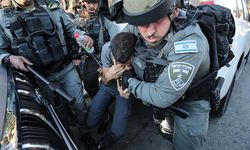 İsrail Askerleri, Batı Şeria'daki Baskınlarda En Az 18 Filistinliyi Gözaltına Aldı