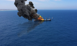 Kızıldeniz'de Panama Bayraklı Petrol Tankeri Füze ile Vuruldu