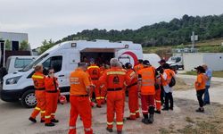 Kızılay Yalova Şubesi'nden Başarılı Tatbikat: Deprem Mağdurlarına Sıcak Yemek Dağıtımı