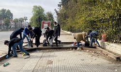 Şam'da Gönüllü Gençler Sokakları Temizliyor