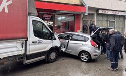 Ehliyetsiz Sürücü, Polisin "Dur" İhtarına Uymayıp Kaçarken Kaza Yaptı!