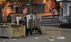 Siyonistlerin Nablus'taki Saldırısı: Filistinlilere Taş ve Biber Gazı