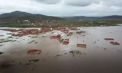 Bolivya'da sel felaketi nedeniyle binlerce kişi evlerini terk etti