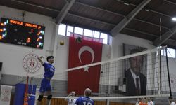 Esenler Belediyesi Yıldız Erkek Voleybol Takımı Türkiye Şampiyonası Yolunda