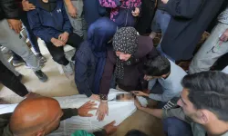 Gazze'de Katliam Sürüyor: Bureyc Kampı'nda ve Cenaze Evine Saldırı
