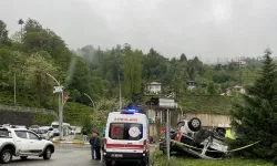Rize’de feci kaza: Hafif ticari araç sürücüsü öldü.