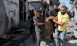 Siyonist Savaş Uçakları Gazze’de Sivil Aracı Vurdu: 10 Filistinli Şehit