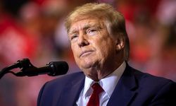 Apple’a Trump Şoku: Hisseler Düşüşte, Vergi Tehdidi Gündemde
