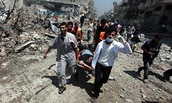 Gazze’de Saldırı: Okul Bombalandı, Yardım Kuyruğunda Katliam