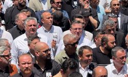 Yalova Belediye Başkanı Mehmet Gürel, Ferdi Zeyrek’in Cenaze Törenine Katıldı