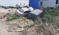 Yalova Çınarcık'ta Otomobil ile Minibüs Çarpıştı: 3 Kişi Yaralandı