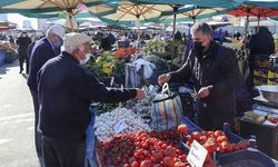 Yalova Pazarı Yazın Renklerini Sunuyor: Karpuz 10 TL, Kiraz 200 TL!