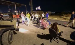 Yahudi çeteler yardım tırlarına saldırdı!