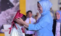 Gazzeli yetimler için anlamlı mezuniyet töreni