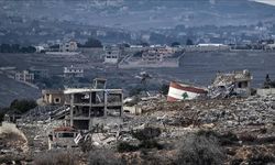 Soykırımcı israil Lübnan köylerini bildirilerle tehdit etti.