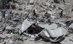 Gazze’de yerinden edilen 5 Filistinli şehit oldu