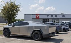 Almanya’da Tesla faciası: 3 kişi yanarak can verdi!