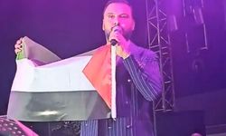Alişan’dan sahnede Filistin’e destek