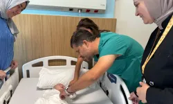 Gaziantep’te kalbi göğüs kafesi dışında doğan bebek kurtarıldı