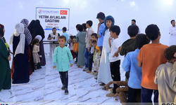 Yetimler Vakfı, Yemenli çocuklara ekim ayı yardımlarını ulaştırdı.
