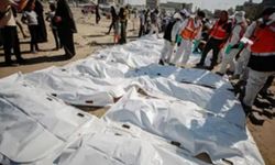 Gazze’de Kimliği Belirsiz 41 Şehit Toprağa Verildi