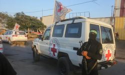 Kassam Tugayları, iki işgalci esirin cenazesini Kızılhaç’a teslim etti