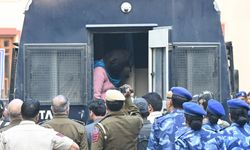 Keşmir’de Yürek Burkan Dram: Çağrı Yapan Baba Kendini Ateşe Verdi