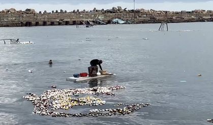 İsrail donanması Gazze’de 5 balıkçıyı alıkoydu.