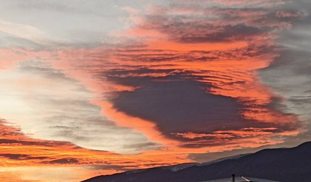 Kentte Göz Kamaştıran Mervek Bulutu Anı Kısa Süreliğine Görüntülendi