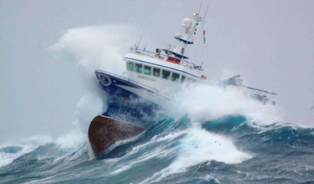 Marmara Denizi'nde Pazartesi Günü Beklenen Şiddetli Fırtına Deniz Trafiğini Tehdit Ediyor