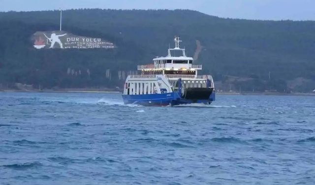 Çanakkale'de Fırtına Nedeniyle Feribot Seferleri İptal Edildi