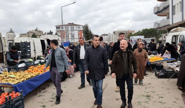 Adıyaman Valisi Dr. Osman Varol ve İl Emniyet Müdürü Cihat Dağdeviren, Turgut Reis Mahallesi Semt Pazarı'nda Esnaf ve Vatandaşlarla Buluştu