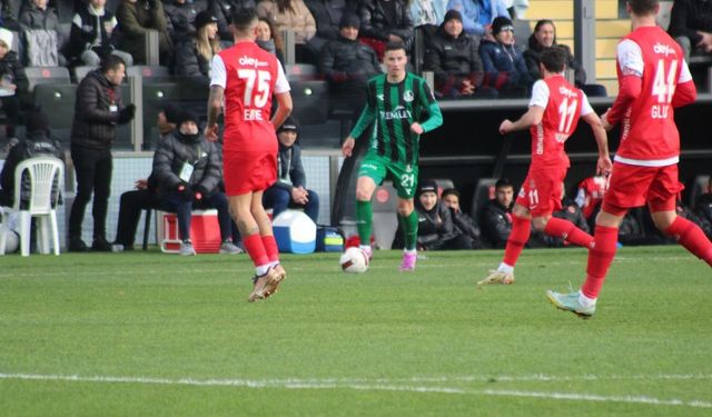 Sakaryaspor, Ümraniyespor ile Berabere Kaldı: Dimitrov'un Son Dakika Golüyle 1 Puan