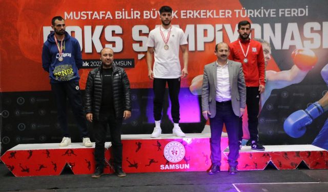 Yalova Belediyespor'dan Gurur Verici Başarı: Yasin Aydın, Türkiye Boks Şampiyonası'nda 3. Oldu