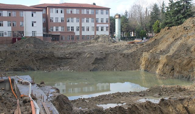 Yalova Lisesi İnşaatında Döküm Sahası Sıkıntısı devam ediyor