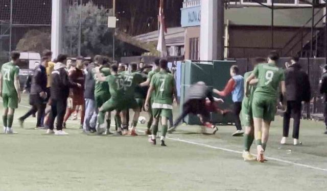 Yalova U18 Ligi Maçında Olaylar Patlak Verdi: 8 Kırmızı, 5 Sarı Kart